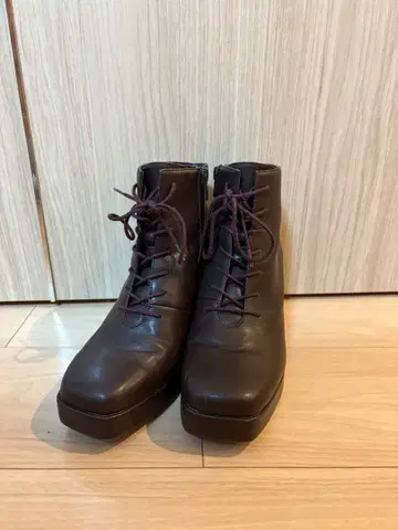 Heather 다크 브라운 레이스업 부츠 하이힐