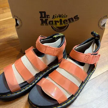 Dr. Martens 샌들 오렌지 베이지