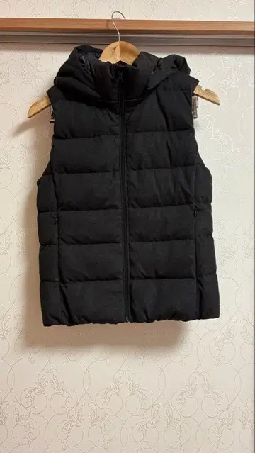 유니클로 블랙 다운 베스트