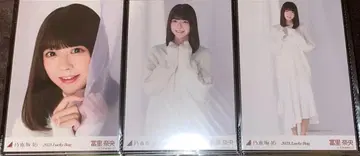 토미사토 나오 컴프 2023 달력 의상