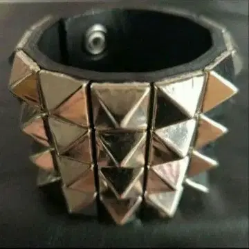 피라미드 스터드 가죽 리스트 밴드 4ROW