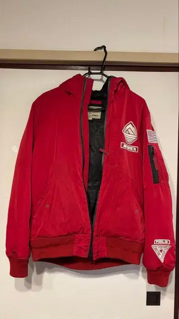 AVIREX 레드 다운 자켓 61-881-03