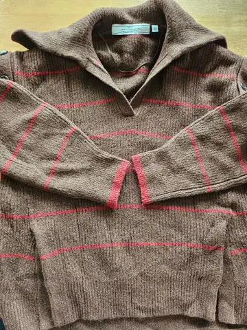 GU 브라운과 빨간색 스트라이프 니트 L 사이즈