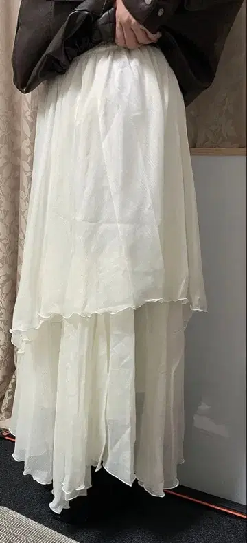 화이트 쉬폰 플레어 스커트