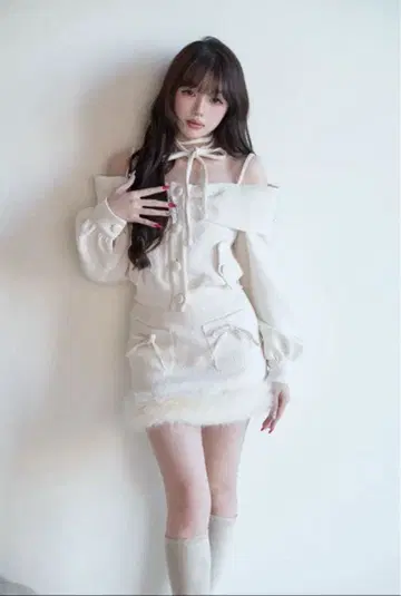 BunnyLis 트위드 오프숄더 자켓 세트 셋업 화이트