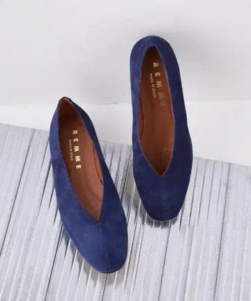 remme 레메 스웨이드 플랫 펌프스 37