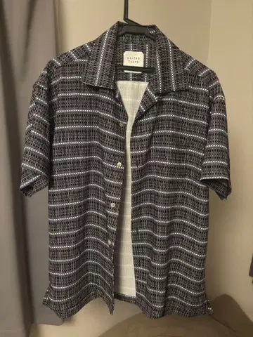 지오메트릭 오픈 카라 셔츠 사이즈 2