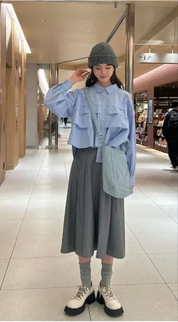 idem 비대칭 프릴 셔츠 블루