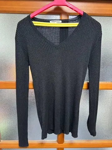 리브 라메 V넥 블랙 스웨터