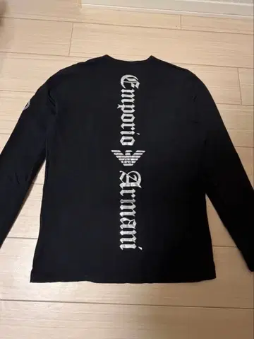 엠포리오 아르마니 백 로고 롱T 긴팔 블랙