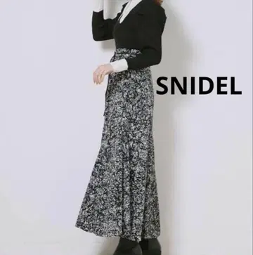 스나이델 Sustaina 패널 바리에 스커트 블랙