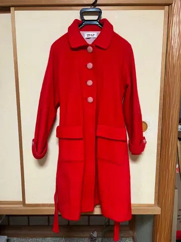 빨간색 롱 코트 싸개 버튼 포함