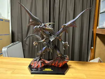 진홍안의 흑룡 피규어