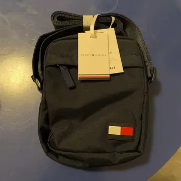 타미힐피거 네이비 숄더백