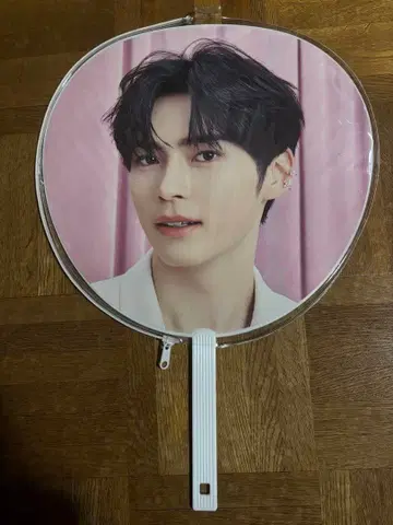 성한빈 부채 팬콘