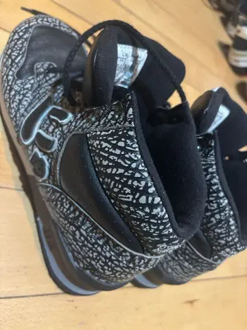 그래픽 패턴 하이컷 스니커즈