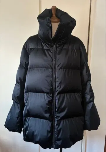 유니클로 +J 다운 볼륨 자켓 L 블랙