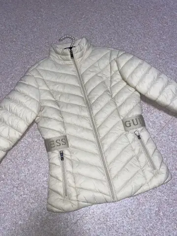 GUESS 아이보리 다운 자켓 S 사이즈