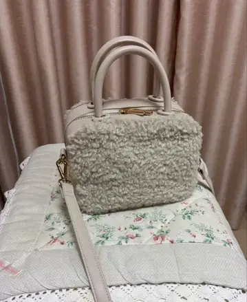 내추럴 뷰티 베이직 인조 모피 박시 숄더백