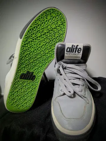 [ alife ] 그레이 하이컷 스니커즈 끈 포함 size: 28cm