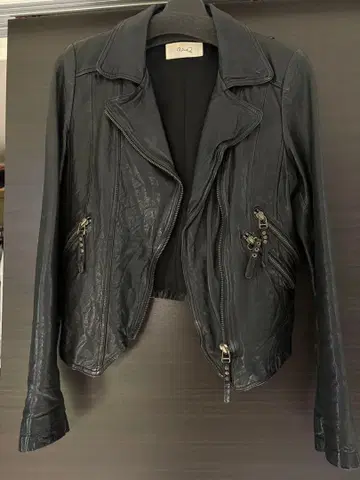 Nina mew 블랙 가죽 라이더 자켓