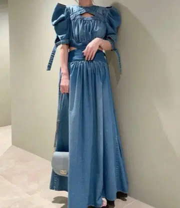 SNIDEL 스위칭 데콜테 오픈 원피스 데님