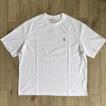 Calvin Klein 로고 자수 반팔 T셔츠 M 사이즈