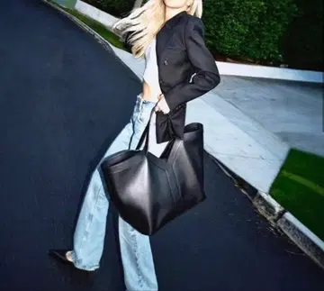 [미사용] Y 로고 가죽 토트백 빅 블랙