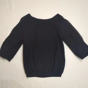 CAWAII 블랙 세미 오프숄더 시스루 소매 5부 니트