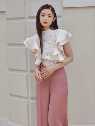 eimy istoire 프릴 상의 F 화이트