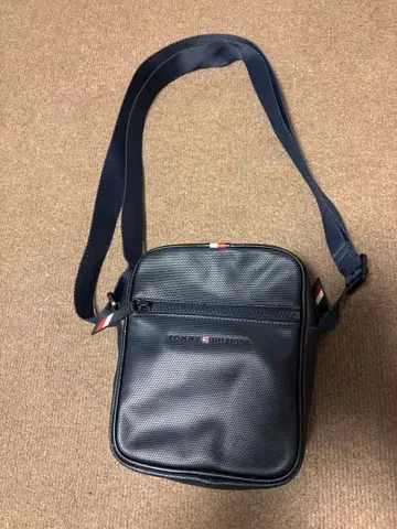 타미힐피거 네이비 숄더백