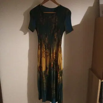 슬리브리스 플리츠 원피스 블루 옐로우