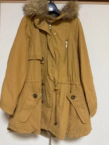 브라운 퍼 달린 모즈 코트