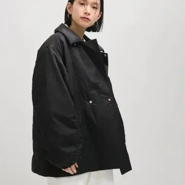 ADAMETROPE 패디드 스텐칼라 블루종 블랙