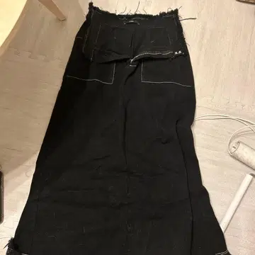 EINODA 블랙 타이트 스커트 프린지 마감