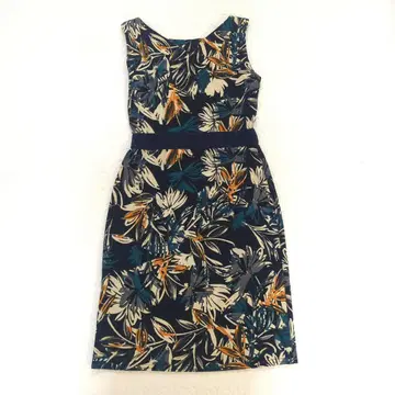 armoire caprice 꽃무늬 슬리브리스 무릎 기장 원피스