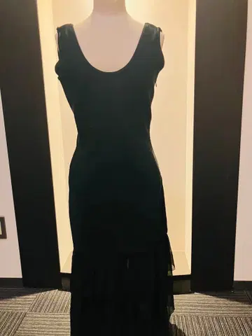 Herve Leger Paris 블랙 쉬폰 프릴 드레스