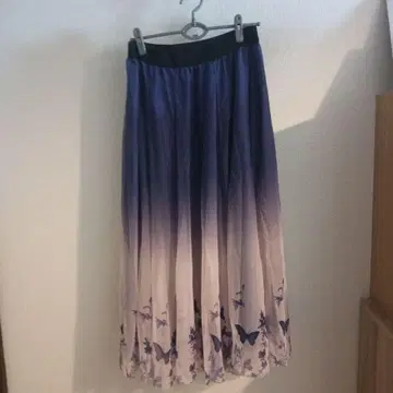 그라데이션 나비 프린트 롱 스커트