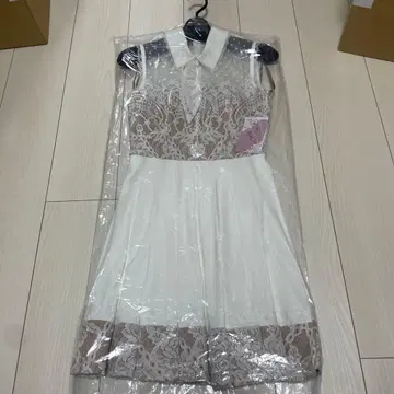 앤디 화이트 슬리브리스 드레스 S