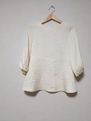 PLST 아이보리 오부소매 블라우스