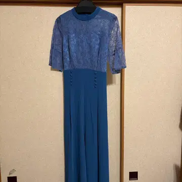 파란색 레이스 롱 드레스