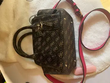 GUESS 숄더백 블랙/골드