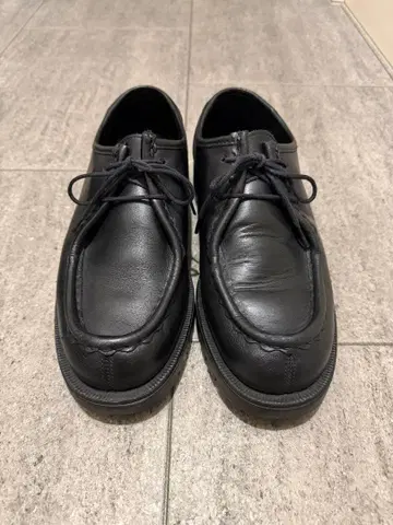 블랙 모카신 스타일 통굽 밑창