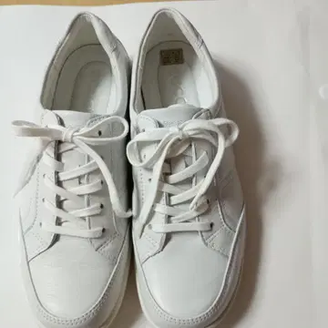 ECCO 화이트 가죽 스니커즈 23cmEEE