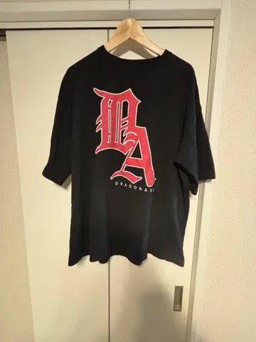 새상품급 dragon ash 스트레이트 업 티셔츠