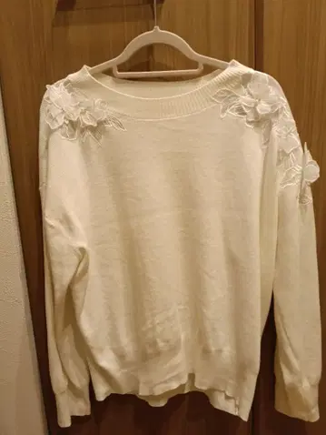 Apuweiser-riche 꽃 자수 니트 스웨터