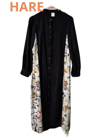 HARE 패턴 절개 원피스 블랙 계열