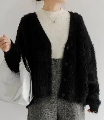 이번 시즌 신상품 아쿠아 가레지 샤기 니트 가디건