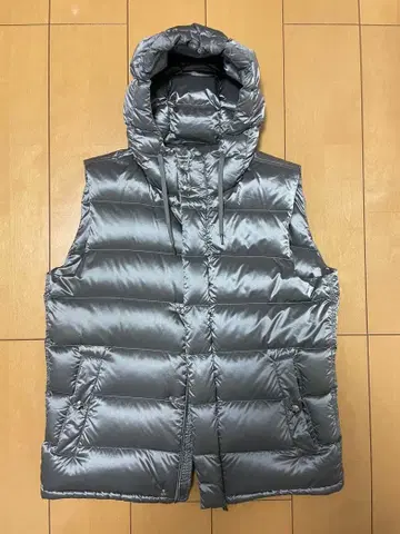 [새상품급] HERNO 헬노 'Resort' 후드 부착 실버 다운 베스트