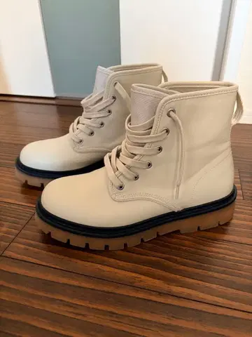 ZARA 베이지 부츠